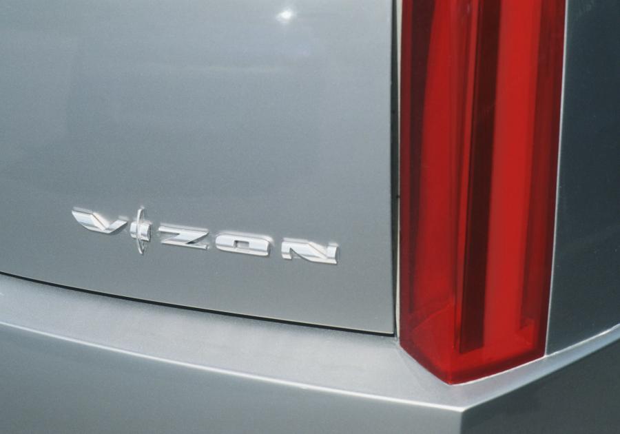  Cadillac Vizon 2001 года  (фото 2 из 6)
